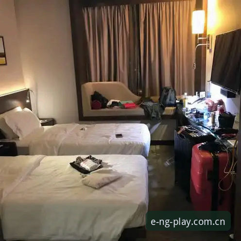 凌晨2点，老周在酒店大堂找到了答案